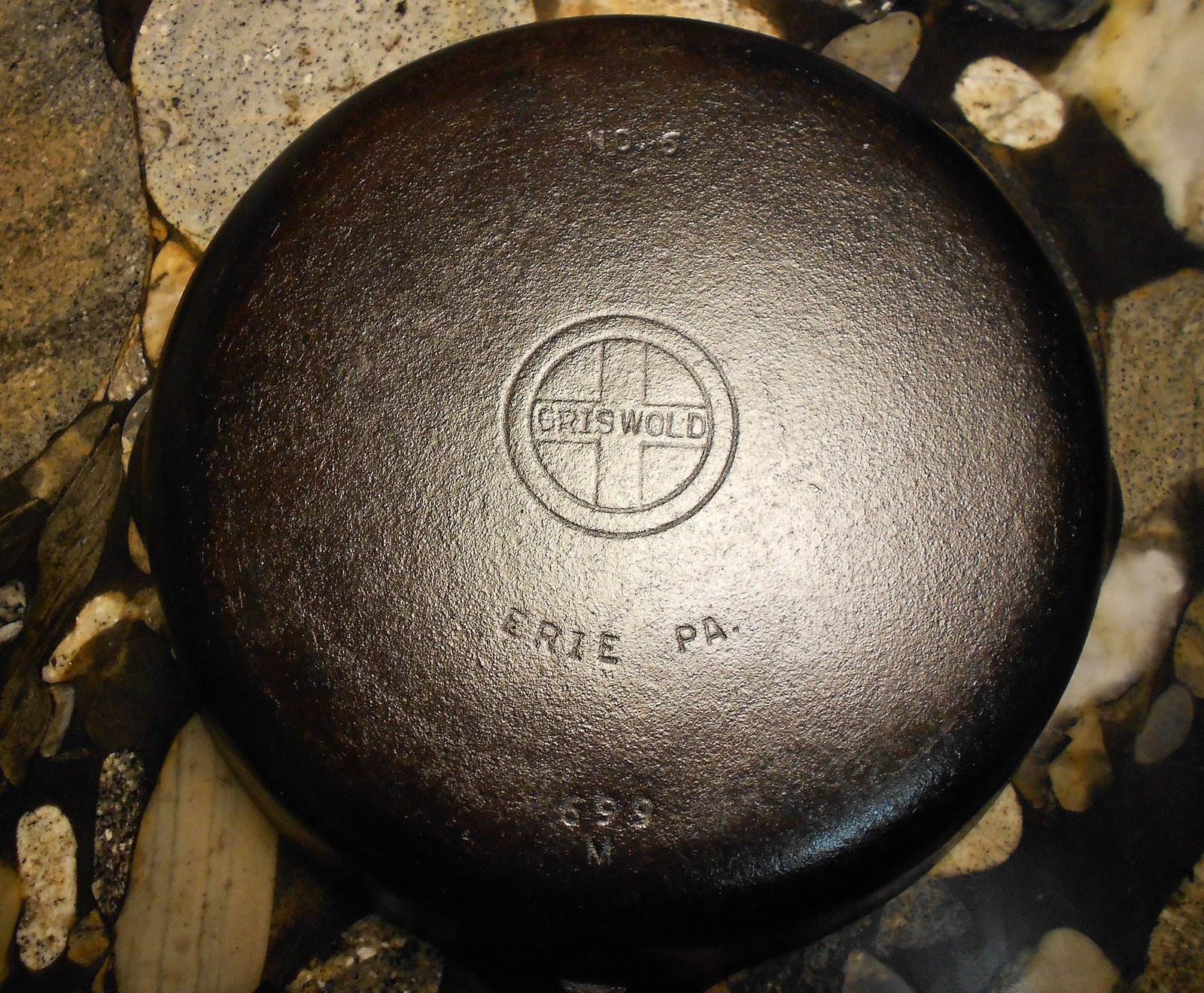 Griswold pan markings